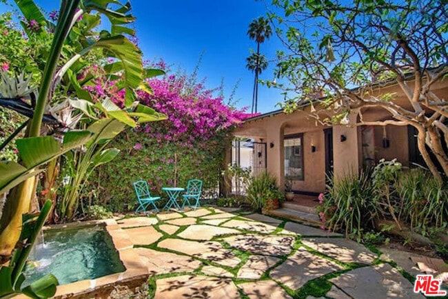 Building Photo - 1518 N Stanley Ave