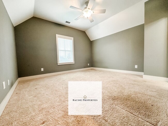Building Photo - Property Available in the Very Popular -- ...