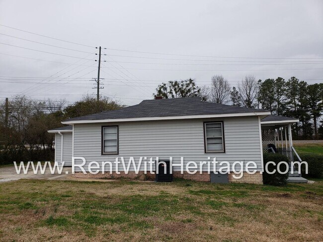 Building Photo - GRANDPA'S BUNGELOW/ CHARMING RANCH HOME/ TOTALLY RENOVATED/ PRIVATE YARD