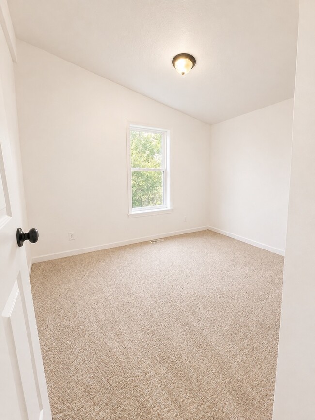 Building Photo - 6647 Alderson Ln