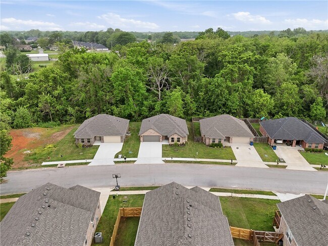 Building Photo - 1313 Valley Dr