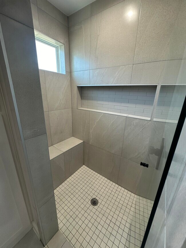 Building Photo - 4018 Ave Fenix Dr