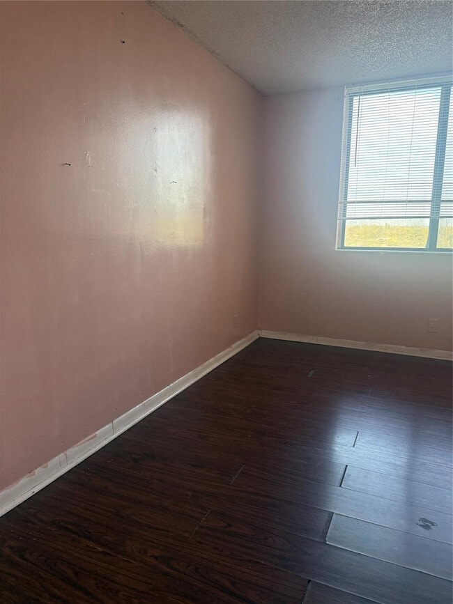 Building Photo - 4222 Inverrary Blvd