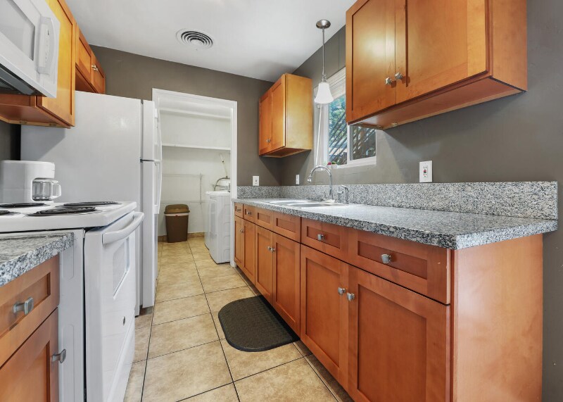 Building Photo - 718 N Floral St