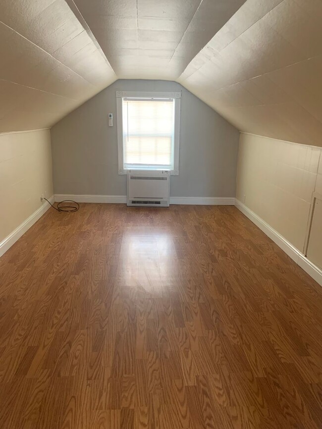 Building Photo - South Eugene 2+ Bedroom (with potential fo...