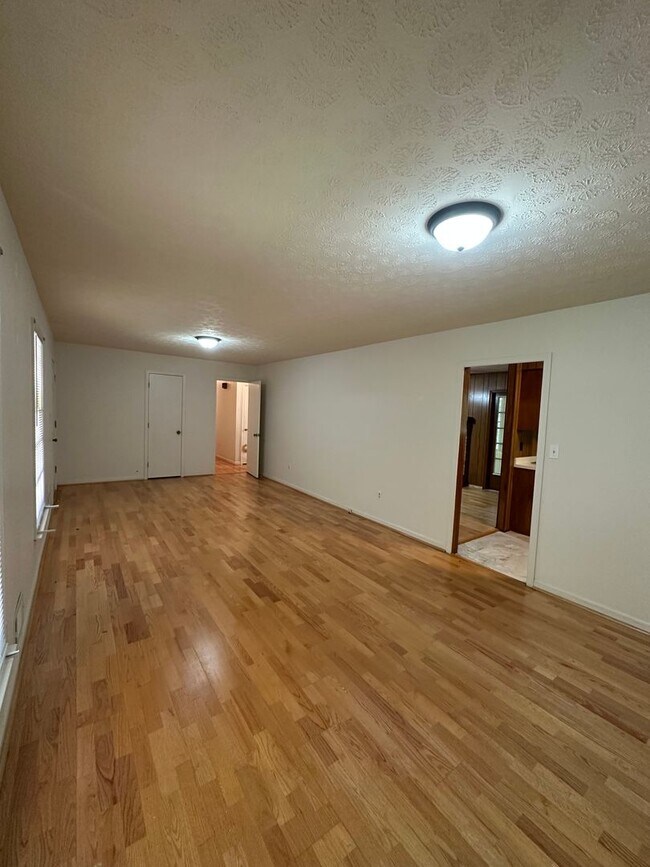 Building Photo - 375 Segrest Cir