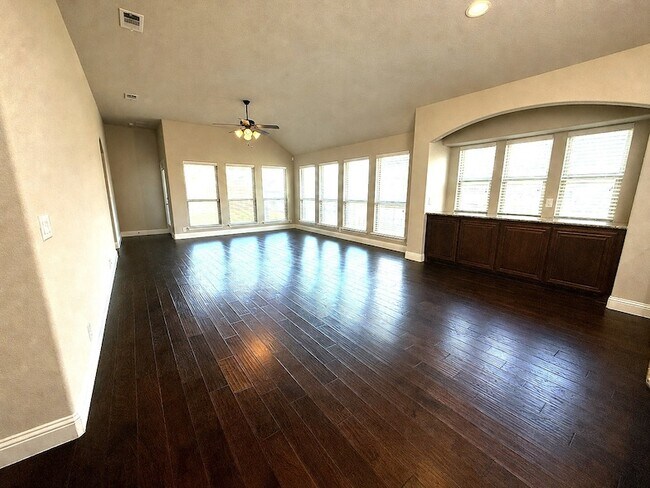 Building Photo - 1109 Abbey Ln
