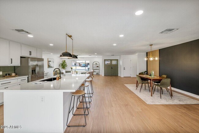 Building Photo - 4414 S Terrace Rd