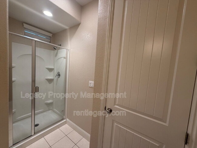 Building Photo - 3224 La Paz Dr