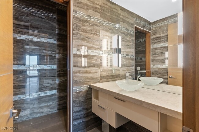 Building Photo - 5 Rockstream Dr