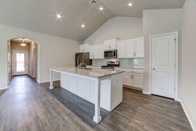 Building Photo - Lawn Care Included! 3/2/2 Luxury Patio Home Broken Arrow