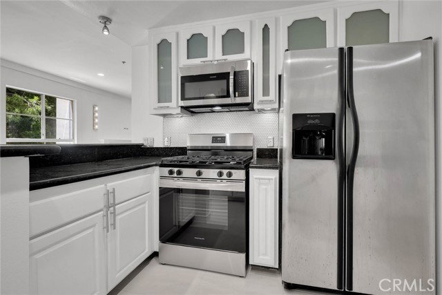 Building Photo - 1401 S Bentley Ave