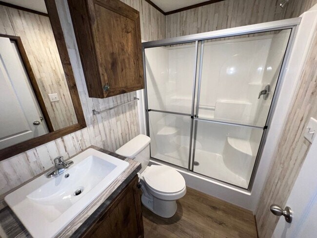 Building Photo - University Estates 63