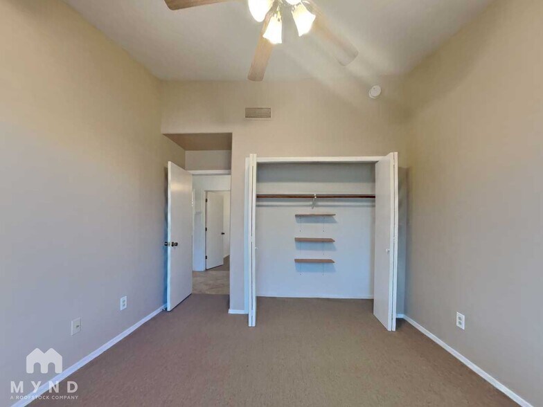 Building Photo - 1679 W Camino Acierto