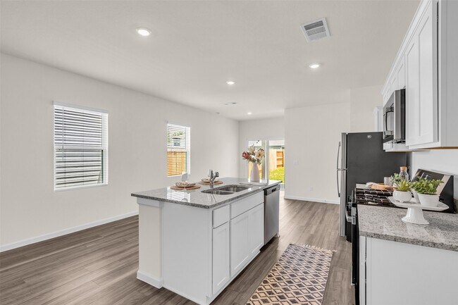 Building Photo - 18669 Shauna Danielle Dr