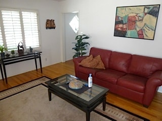 Living Room (Previous Tenant) - 14656 Morrison St