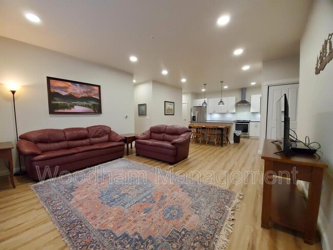 Building Photo - 2222B Willow Dr
