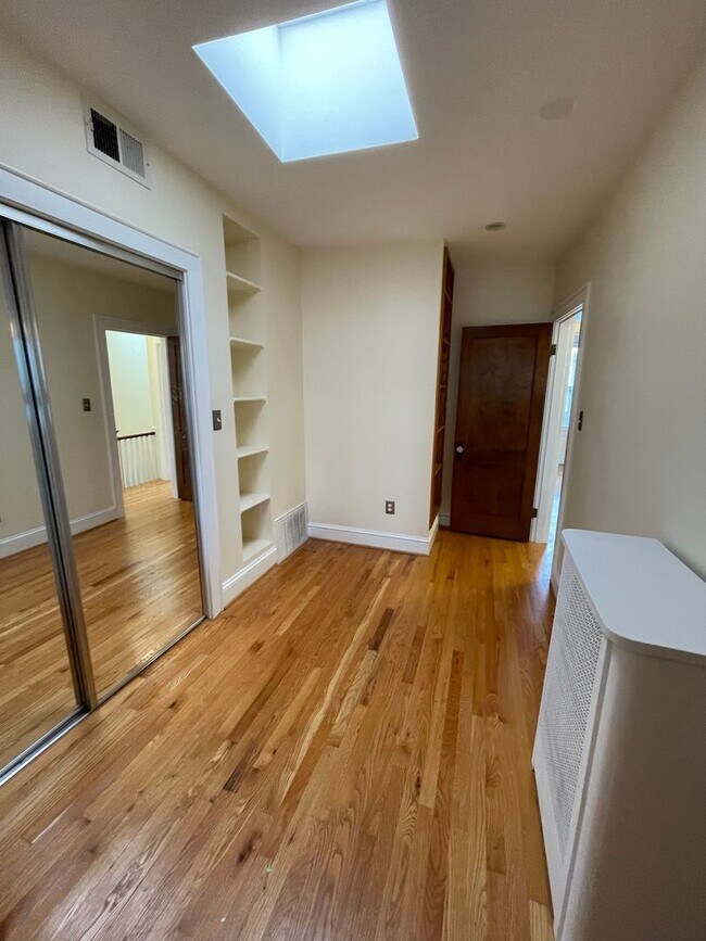 Building Photo - Charming 1928 Row Home for Rent with Modern Amenities — 2 Bedroom 2 Full Bath w/ 2 Half Baths, 2 ...