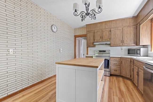 Building Photo - 84 Brayton Rd