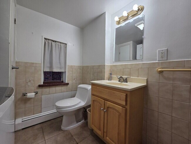Building Photo - Saint Pauls Avenue, Cliffside Park, NJ 07010 - 1 BR 1 BA multi-family home