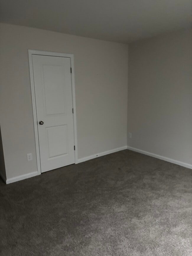 Building Photo - 1057 Field Strip Rd