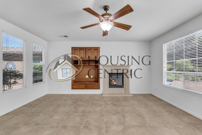 Building Photo - Beautiful Executive Home w/ Pool on 1/2 Ac...
