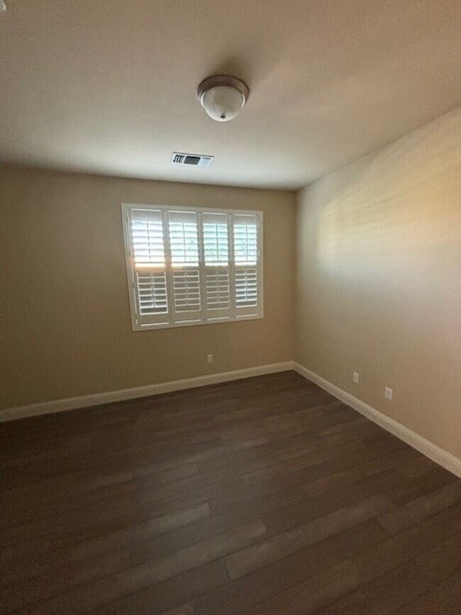 Building Photo - Elegant 4-Bedroom Home with Paid Solar in ...