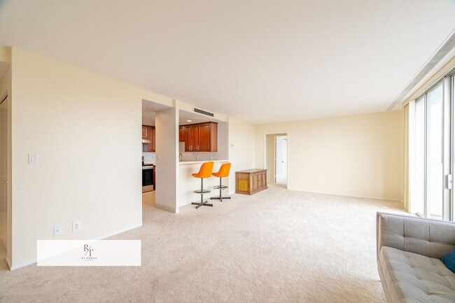 Building Photo - Modern 2-Bedroom Condo with Premium Amenities in Los Angeles