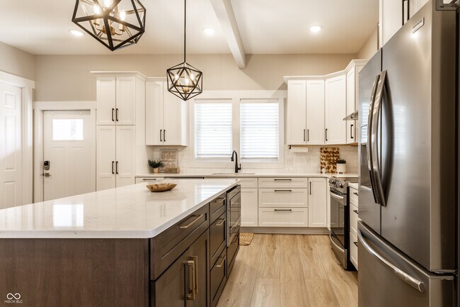 Building Photo - 1330 Marlowe Ave