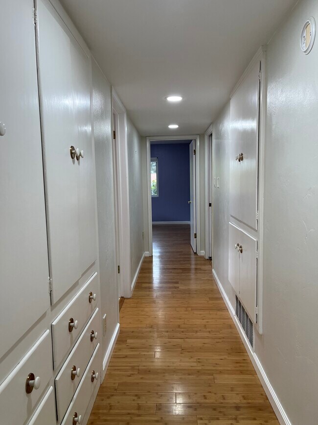 Building Photo - 5273 Montecito Dr