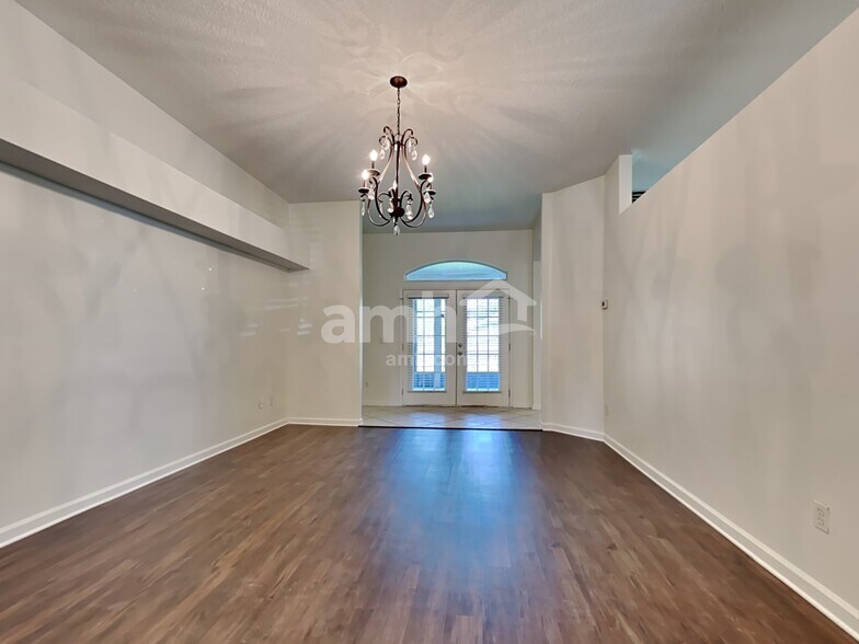 Building Photo - 8629 Derry Dr