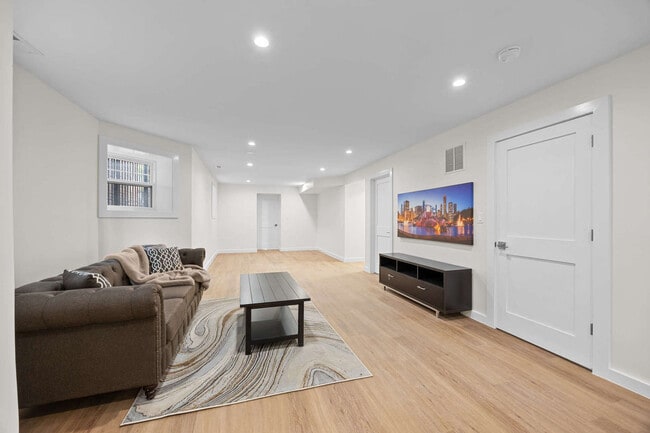 Building Photo - 4437 N Whipple St