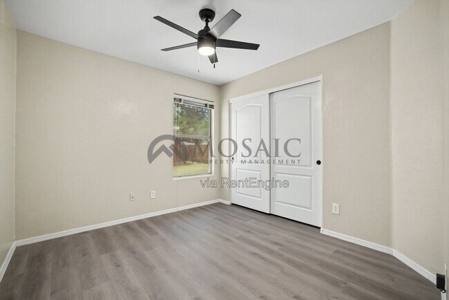 Building Photo - 2033 E Willow Wick Rd