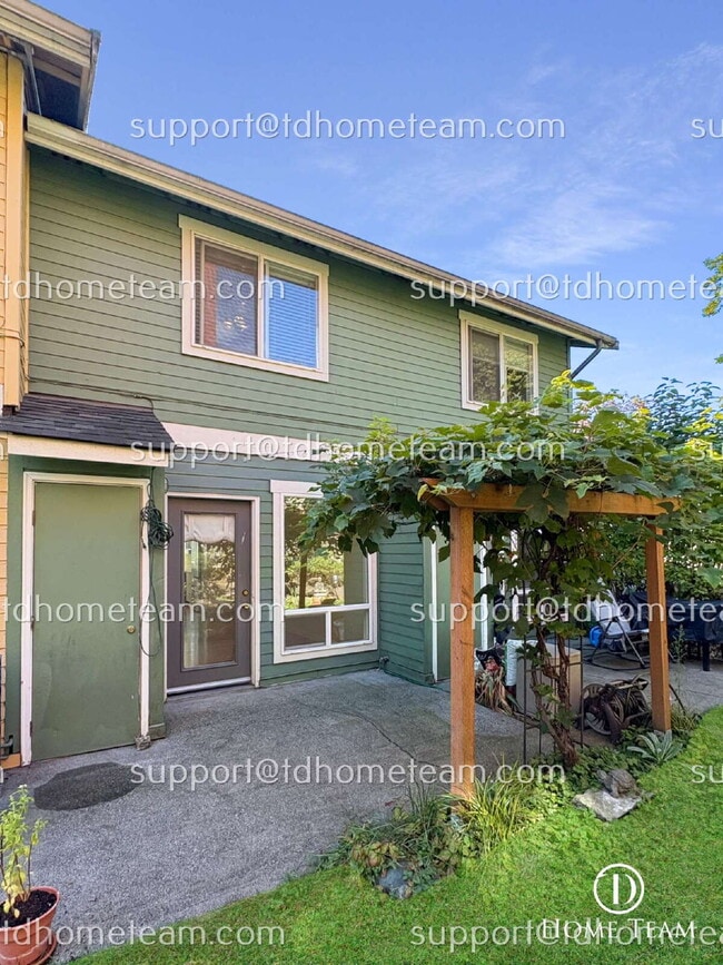 Building Photo - "Charming 2-Bed Townhouse with Gleaming Hardwood Floors in Vibrant Seattle Neighborhood"