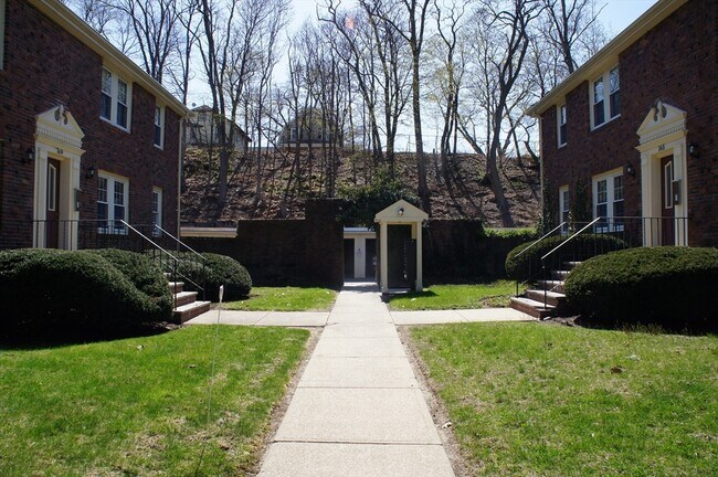 Building Photo - 163 Everett St