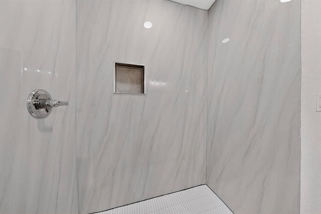 Building Photo - 5516 Laredo Ln