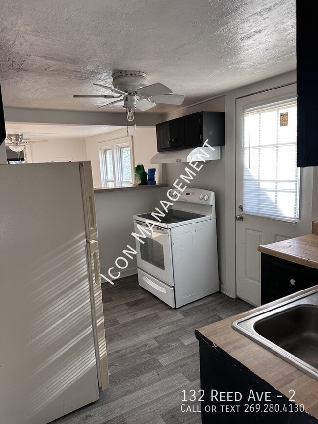 Building Photo - 132 Reed St