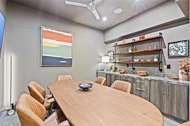 Building Photo - 1900 S Ervay St