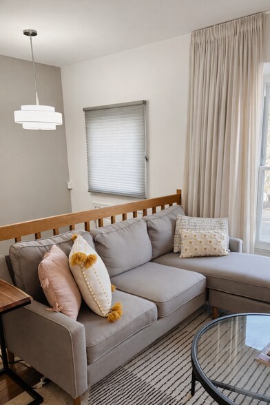 Building Photo - 9524 Clocktower Ln