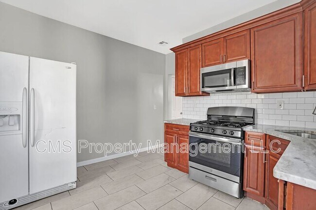 Building Photo - 142-144 Seymour Ave