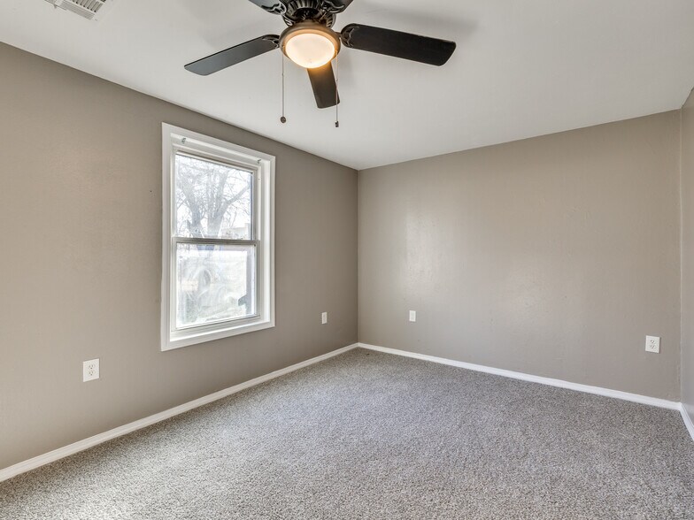 Secondary Bedroom - 453 S 50th West Ave