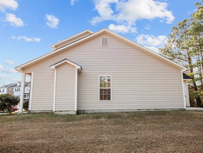 Building Photo - Welcome to Marsh Oaks!