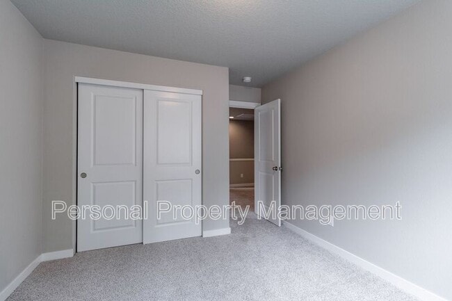 Building Photo - 4803 NE 37th Ct