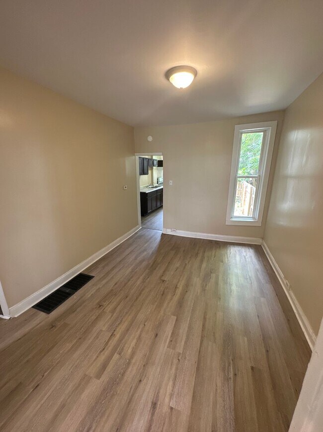 Building Photo - Spacious 4-bedroom uptown Harrisburg