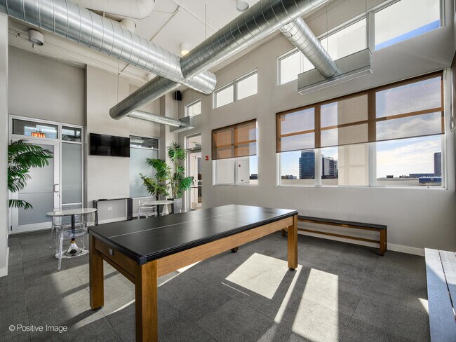 Building Photo - 901 W Madison St