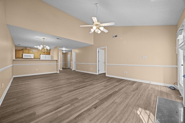 Building Photo - Charming Duplex in Dunn