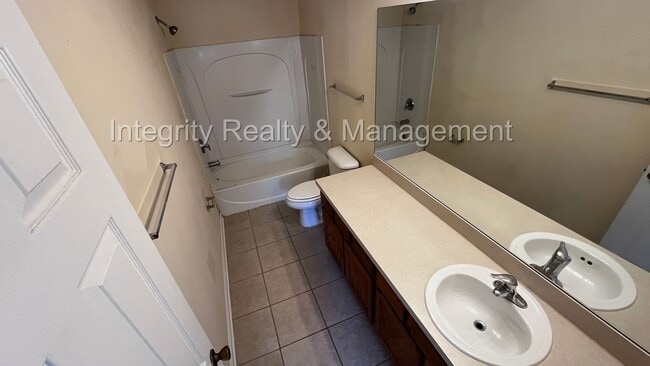 Building Photo - 3 bed/ 2.5 bath townhome in Fleming Island