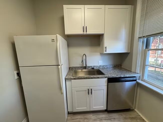 Building Photo - 421 E Anderson St