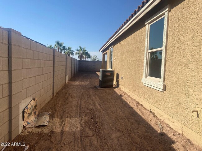 Building Photo - 2052 E Velvet Pl