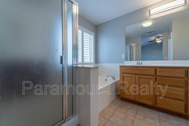 Building Photo - 4319 Roxbury Dr